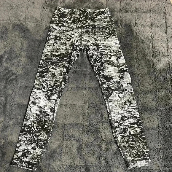 Lululemon Wunder Under Leggings - Picture 2 of 8